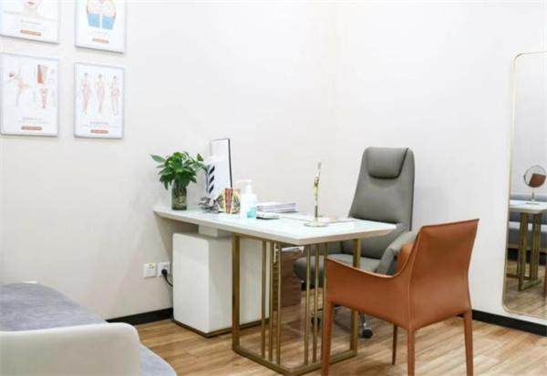 四、嗨体去颈纹和普通玻尿酸去颈纹有啥区别？