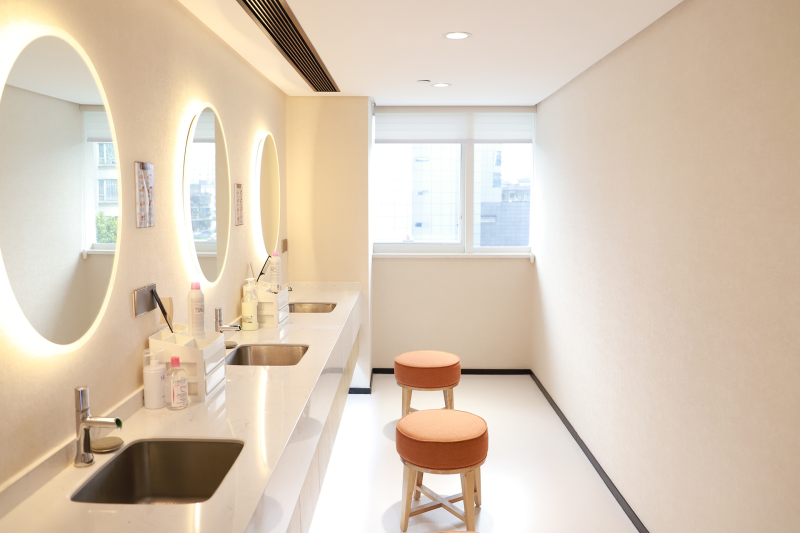 四、广东韩妃美国曼托假体隆胸预约方式：便捷开启美丽之旅