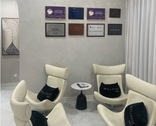 二、艾美芮医疗美容超光子全息嫩肤：舒适体验与真实成效并存