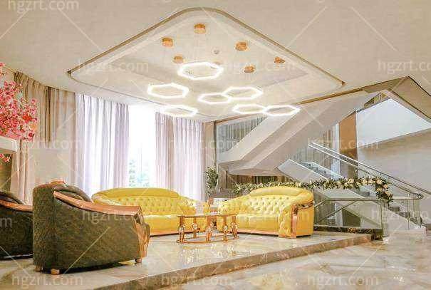 二、杨熙雯医生：美体塑形的专精医师