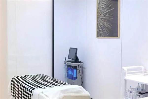 杭州浮想国蒋峥峥美学精修：改善颧突松垂等问题，调双C眉心衔接打造幼态脸